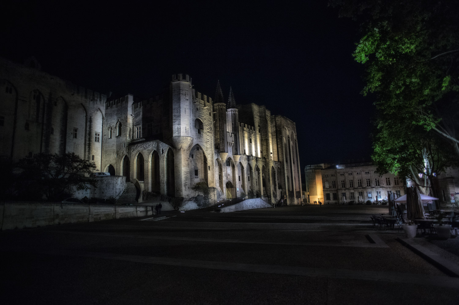 avignone-studiogabriotomelleri- Avignone vista di notte